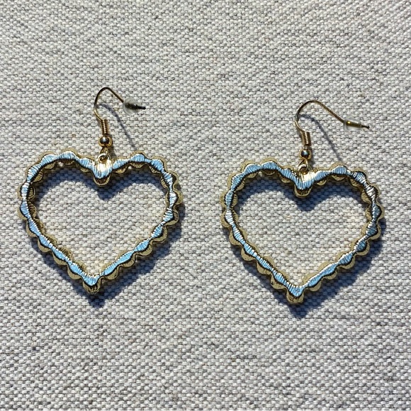 Heart Shape Earrings Brand New - Picture 3 of 3